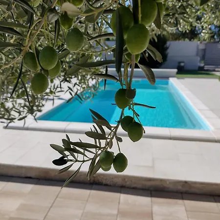 Hh Antona With Private Pool 펜션