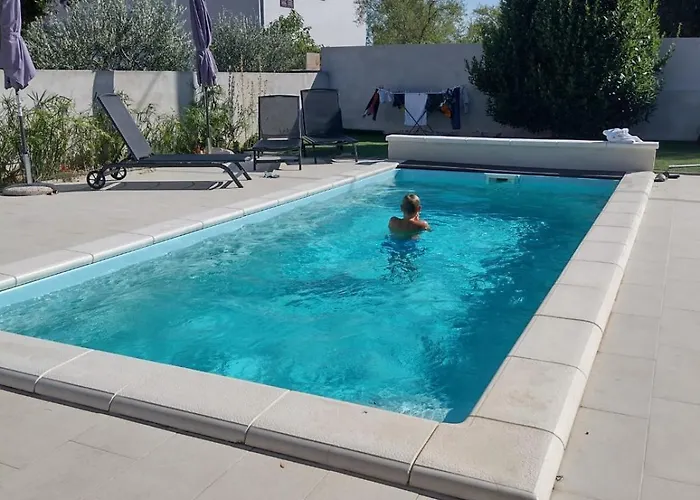 Hh Antona With Private Pool 펜션 Puljane