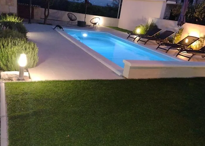 Hh Antona With Private Pool * Puljane