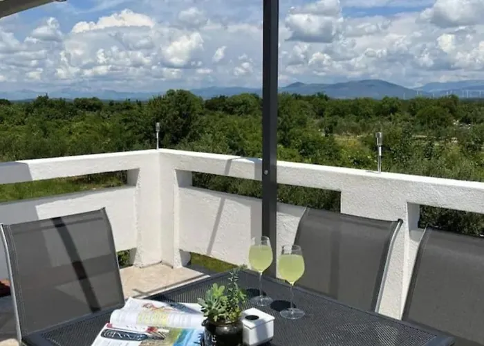 Hh Antona With Private Pool